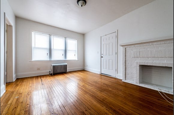 South Shore Apartments for rent in Chicago | 7800 S Kingston Living Room